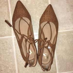 Ladies pointed toe flats